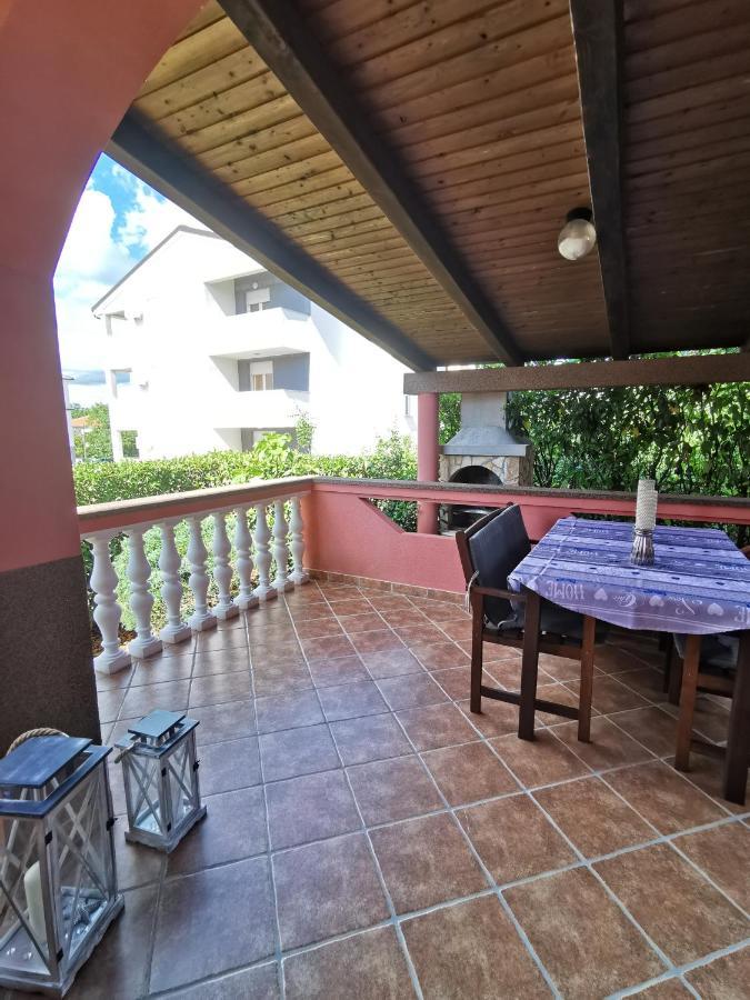 Apartments Lea With Pool Malinska Exterior photo